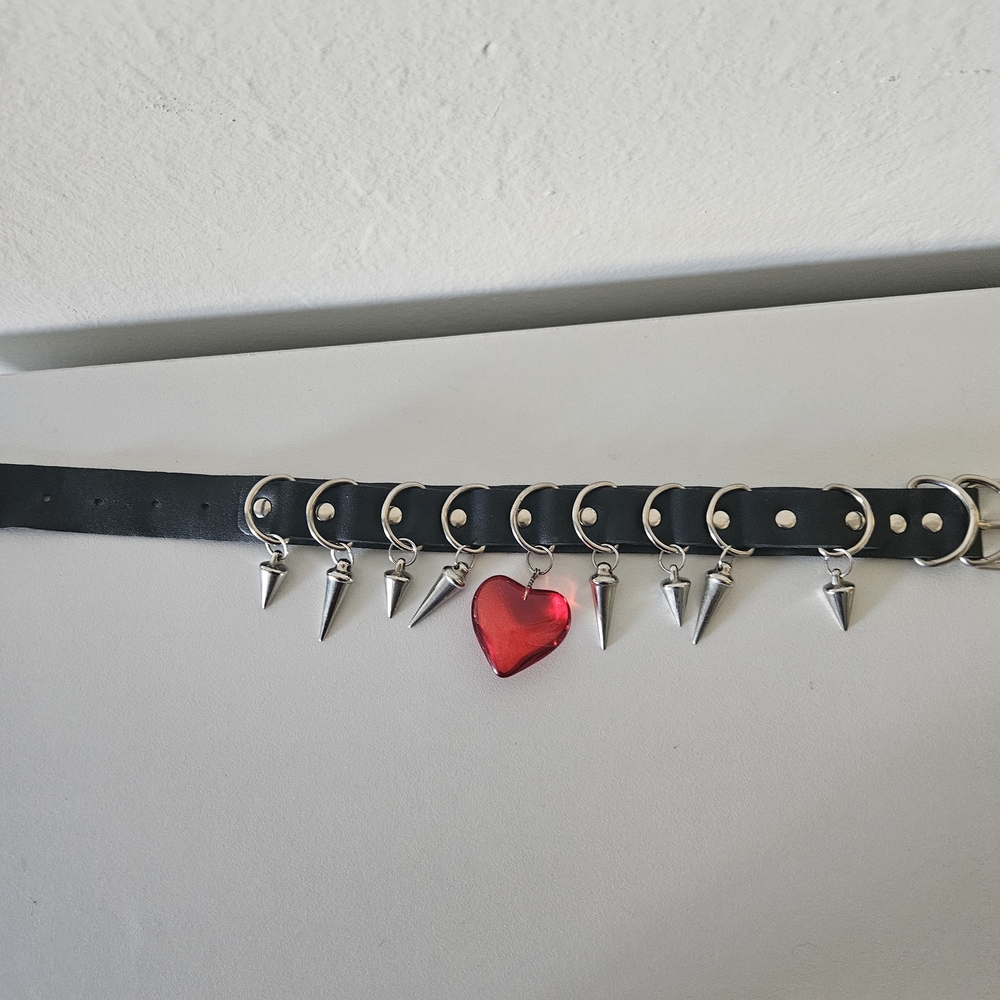 Red Heart D-ringed Spiked Choker